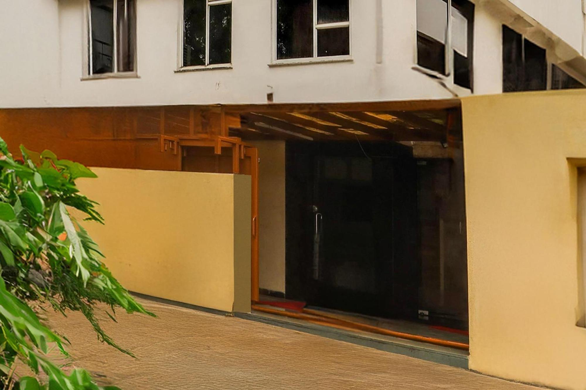 Super Collection O Ashram Road Near Sardar Bridge Formerly Hotel Apple Inn Αχμπανταμπάντ Εξωτερικό φωτογραφία