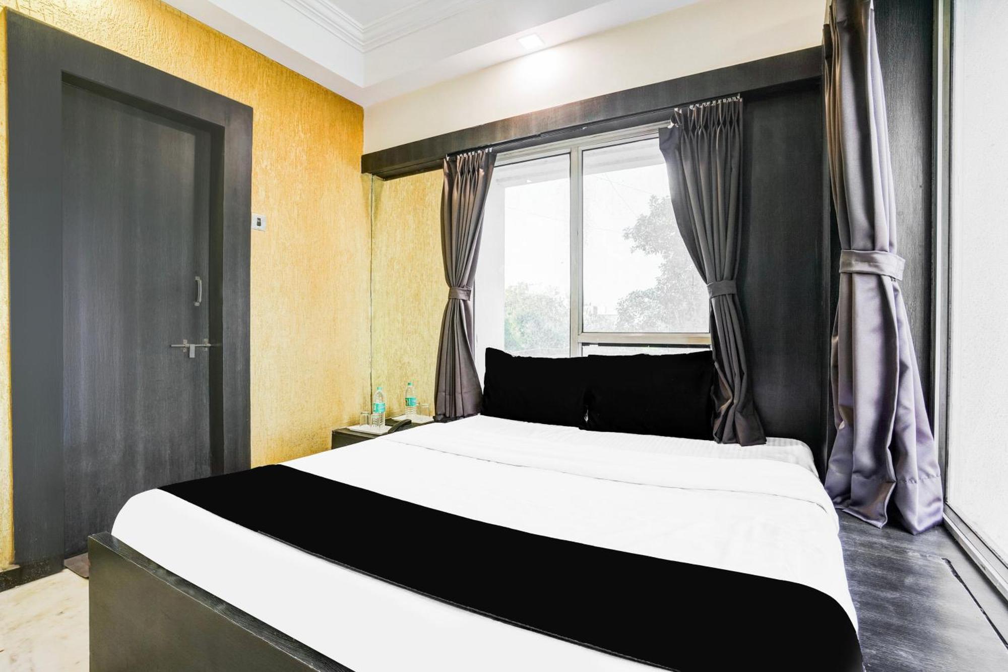 Super Collection O Ashram Road Near Sardar Bridge Formerly Hotel Apple Inn Αχμπανταμπάντ Εξωτερικό φωτογραφία