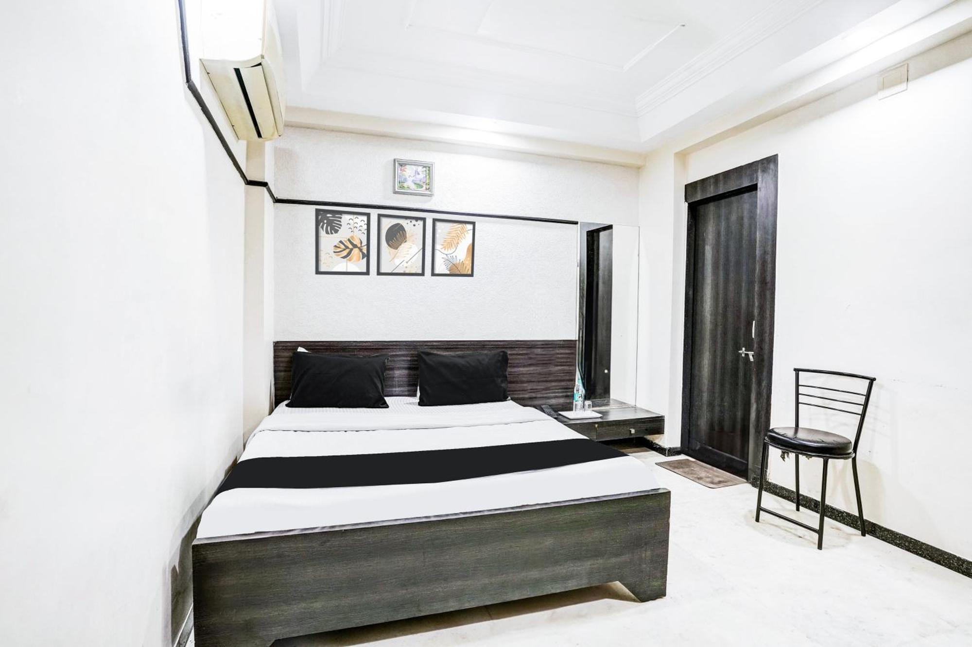 Super Collection O Ashram Road Near Sardar Bridge Formerly Hotel Apple Inn Αχμπανταμπάντ Εξωτερικό φωτογραφία